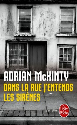 Dans la rue j'entends les sirènes [poche]